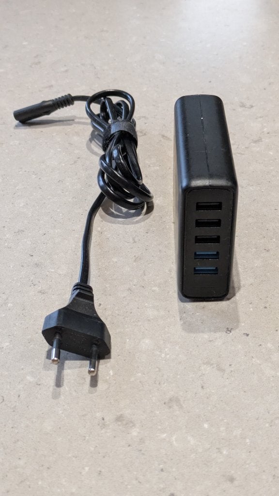 Anker PowerPort Speed 5 Poorts 2x Quick Charge 63W, Telecommunicatie, Anker, Gebruikt, Oplaadstation, Ophalen of Verzenden