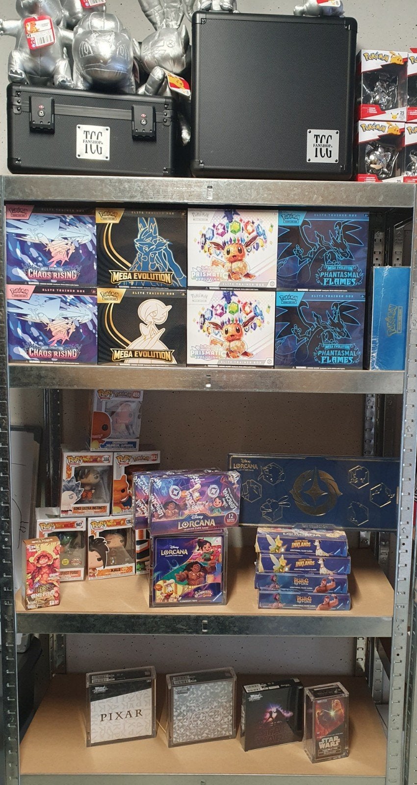 30th Anniversary Pokémon, One Piece, & Disney – Sealed TCG, Ophalen of Verzenden, Nieuw, Boosterbox, Foil