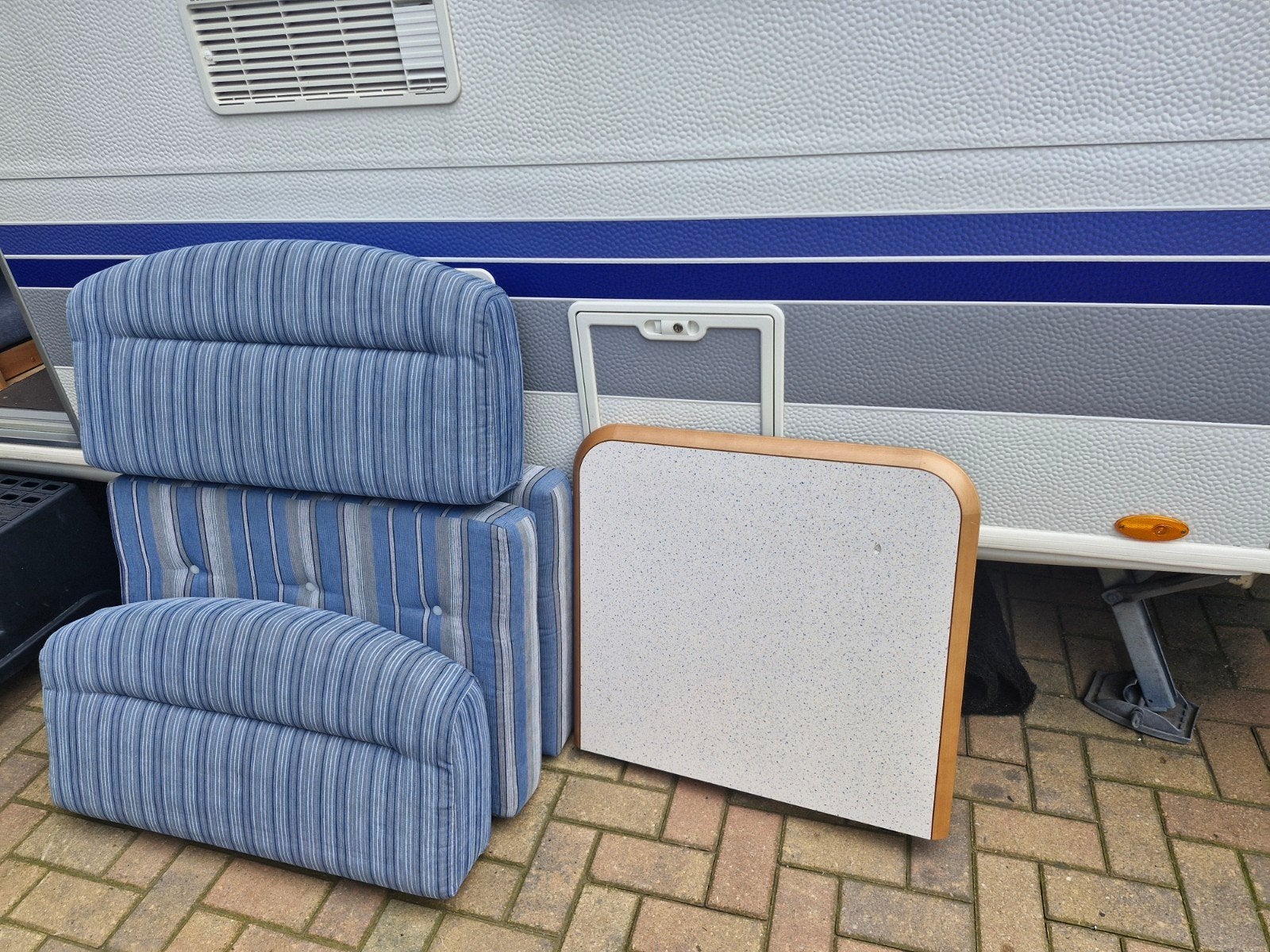 zithoek hobby caravan, Ophalen