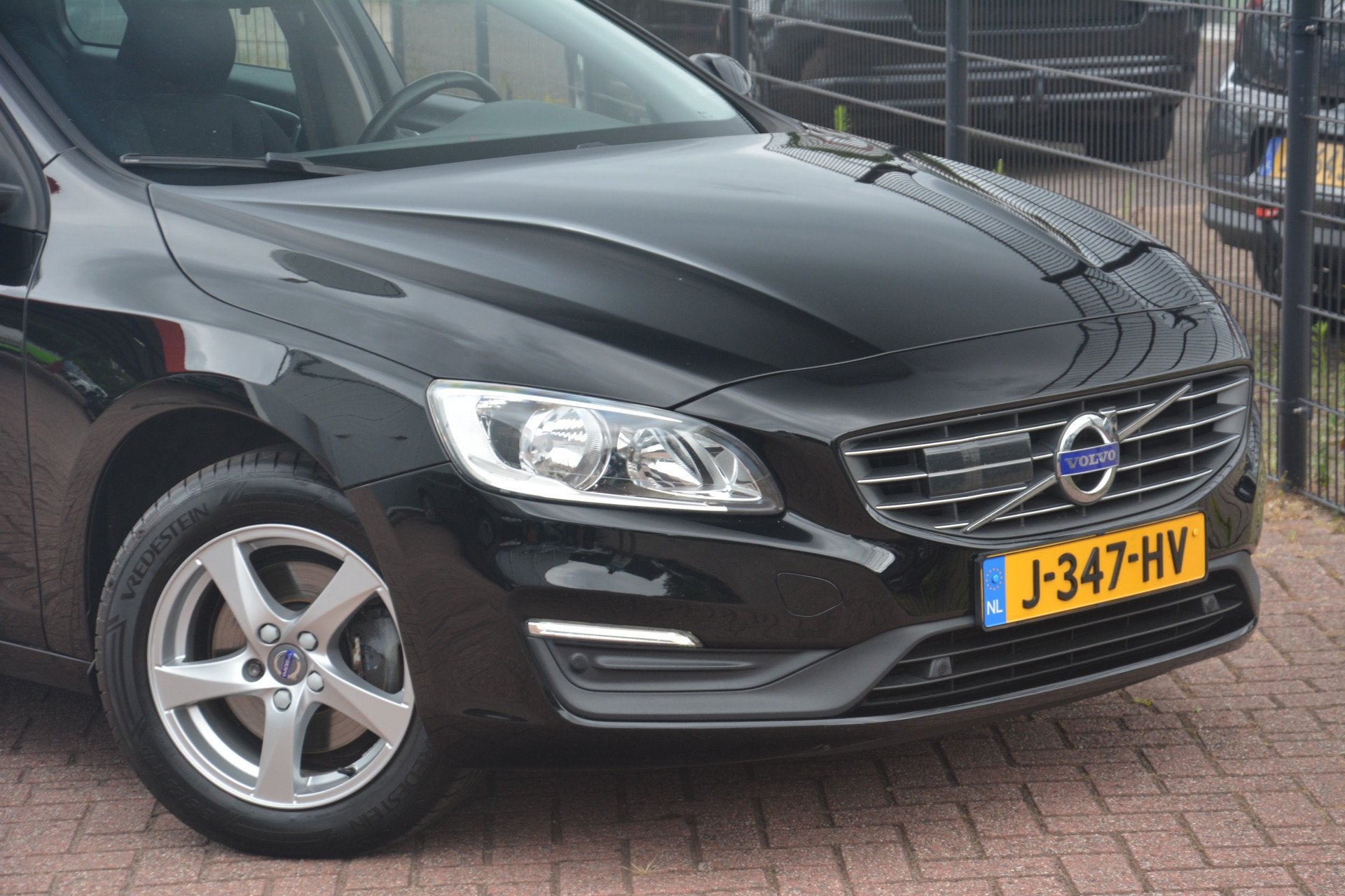 Volvo V60 2.0 T4 Momentum | Navigatie | Clima | PDC | BLIS |, Auto's, Gebruikt, Euro 6, 1969 cc, Zwart
