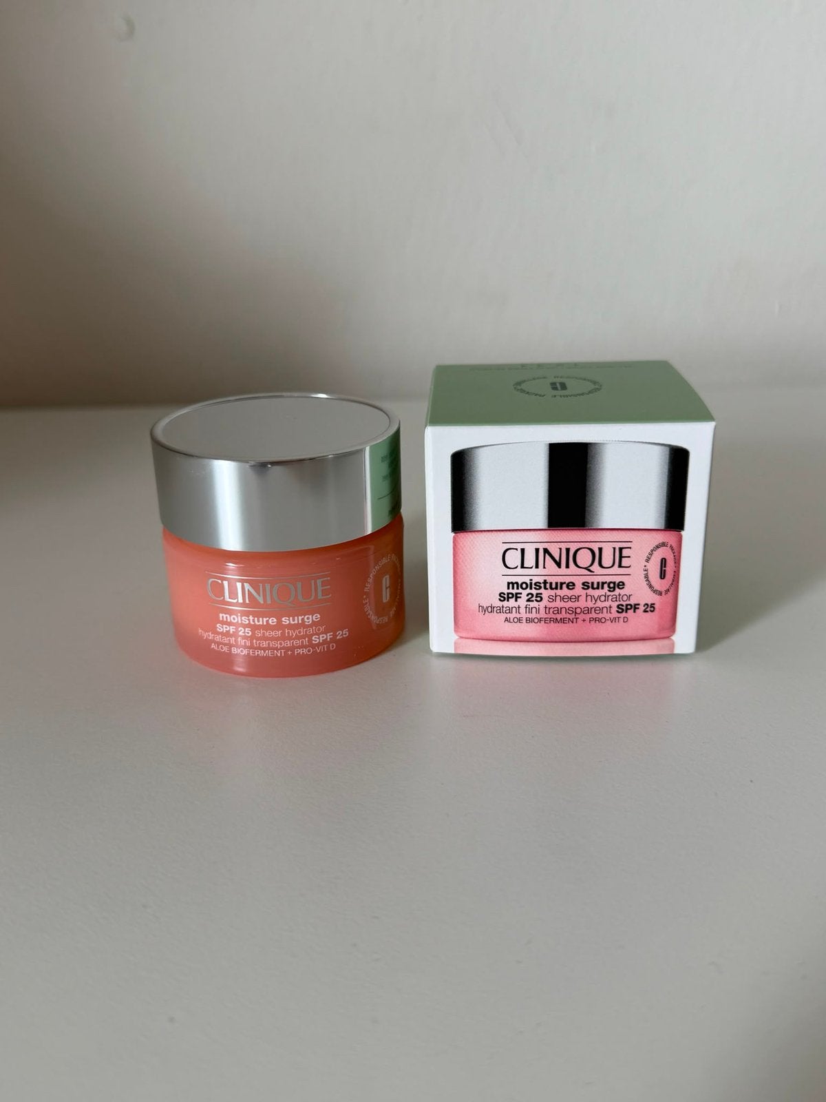 Nieuw Clinique Moisture Surge Sheer Hydrator SPF25 30ml, Ophalen of Verzenden, Nieuw, Gehele gezicht, Verzorging