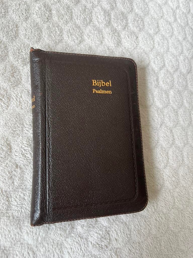 Bijbel bruin, goudsn, duimgr. NBV 2004 + Psalmen en 29 gez., Boeken, Ophalen of Verzenden, Zo goed als nieuw, Christendom | Protestants