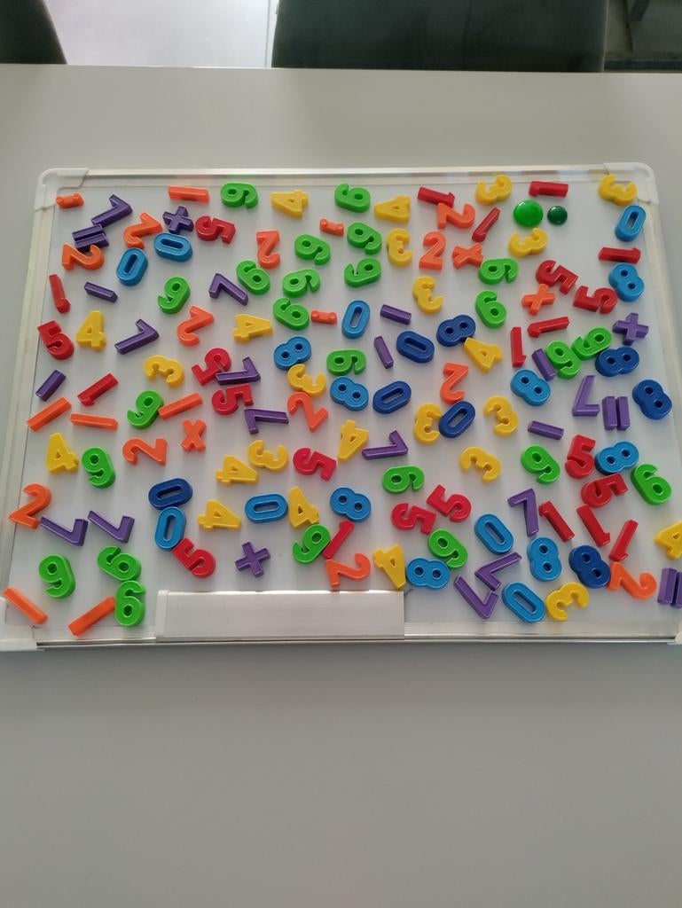 Whiteboard met magneten cijfes, Kinderen en Baby's, Speelgoed | Educatief en Creatief, Ophalen, Zo goed als nieuw, Rekenen