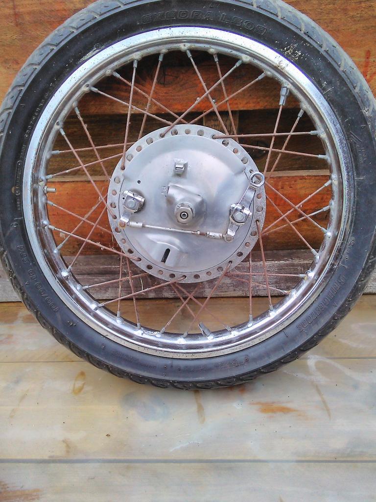 VOORWIEL SUZUKI T 500, Motoren, Ophalen of Verzenden