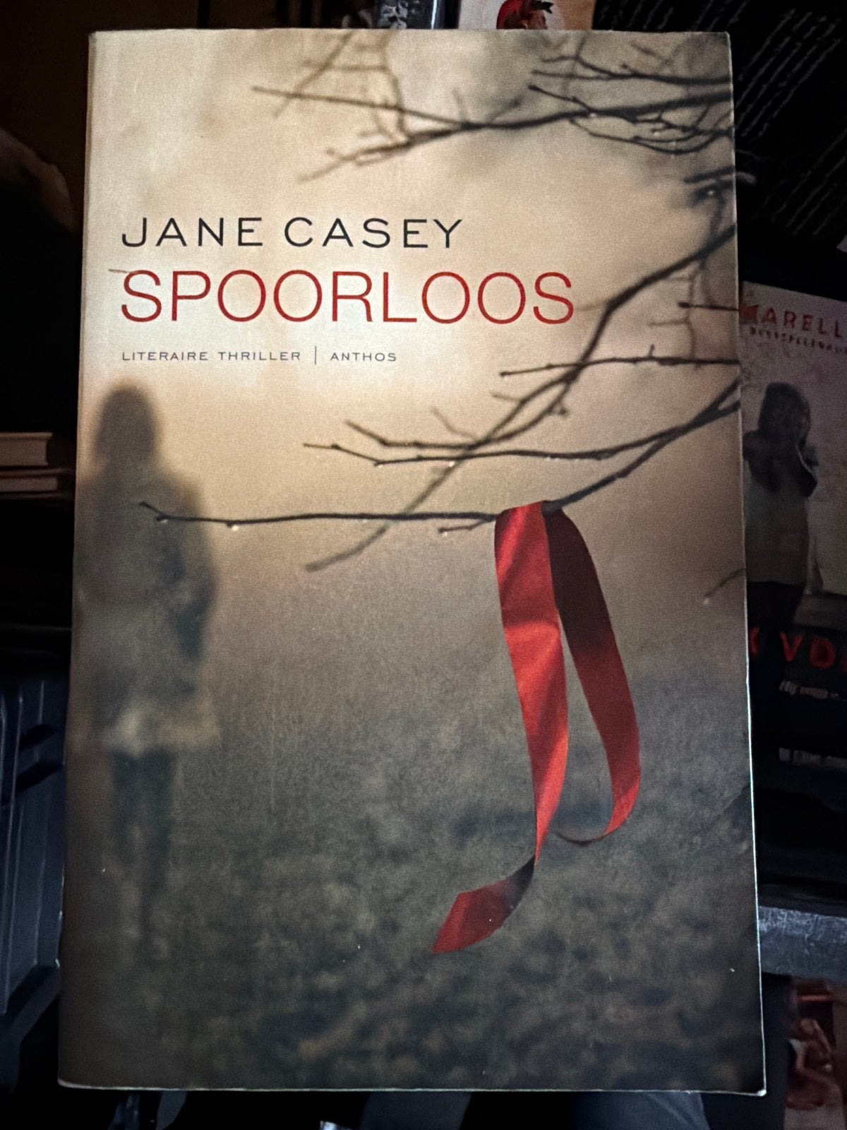 Z3.  Spoorloos - Jane Casey (Literaire thriller), Ophalen of Verzenden, Gelezen