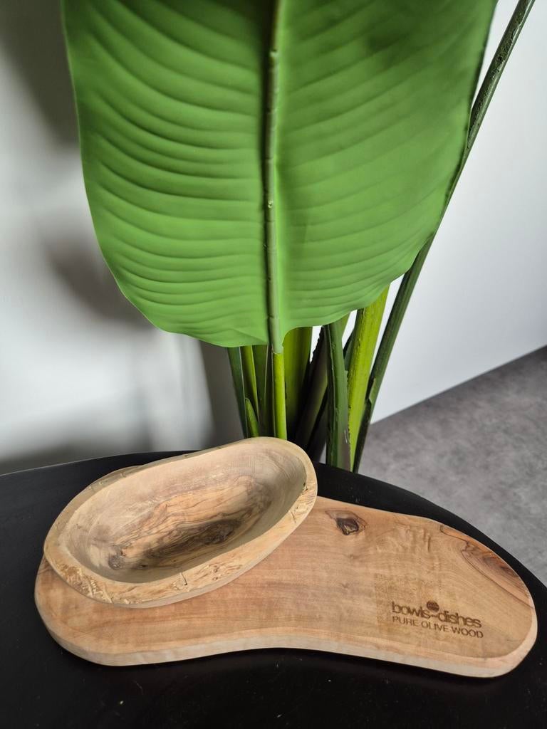 Olijfhouten serveerplank en schaaltje - Bowls & Dishes, Hout, Snij-/serveerplank, Ophalen of Verzenden, Zo goed als nieuw