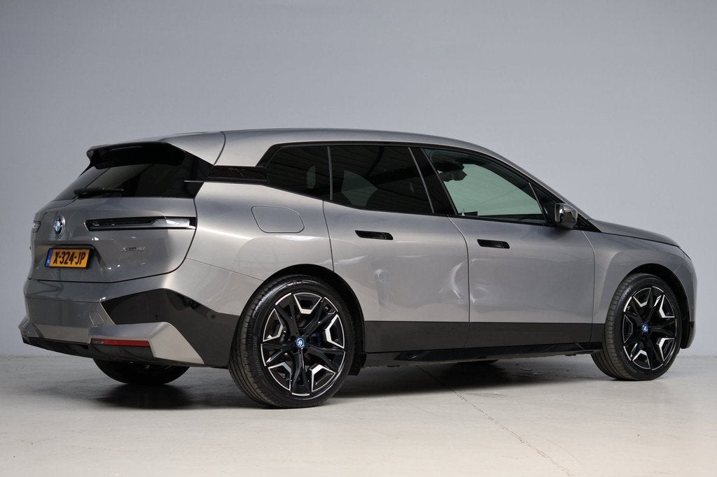 BMW IX XDrive40 M-sport | panoramadak skylounge | elek. trek, Auto's, BMW, Automaat, Gebruikt, Vierwielaandrijving, SUV of Terreinwagen