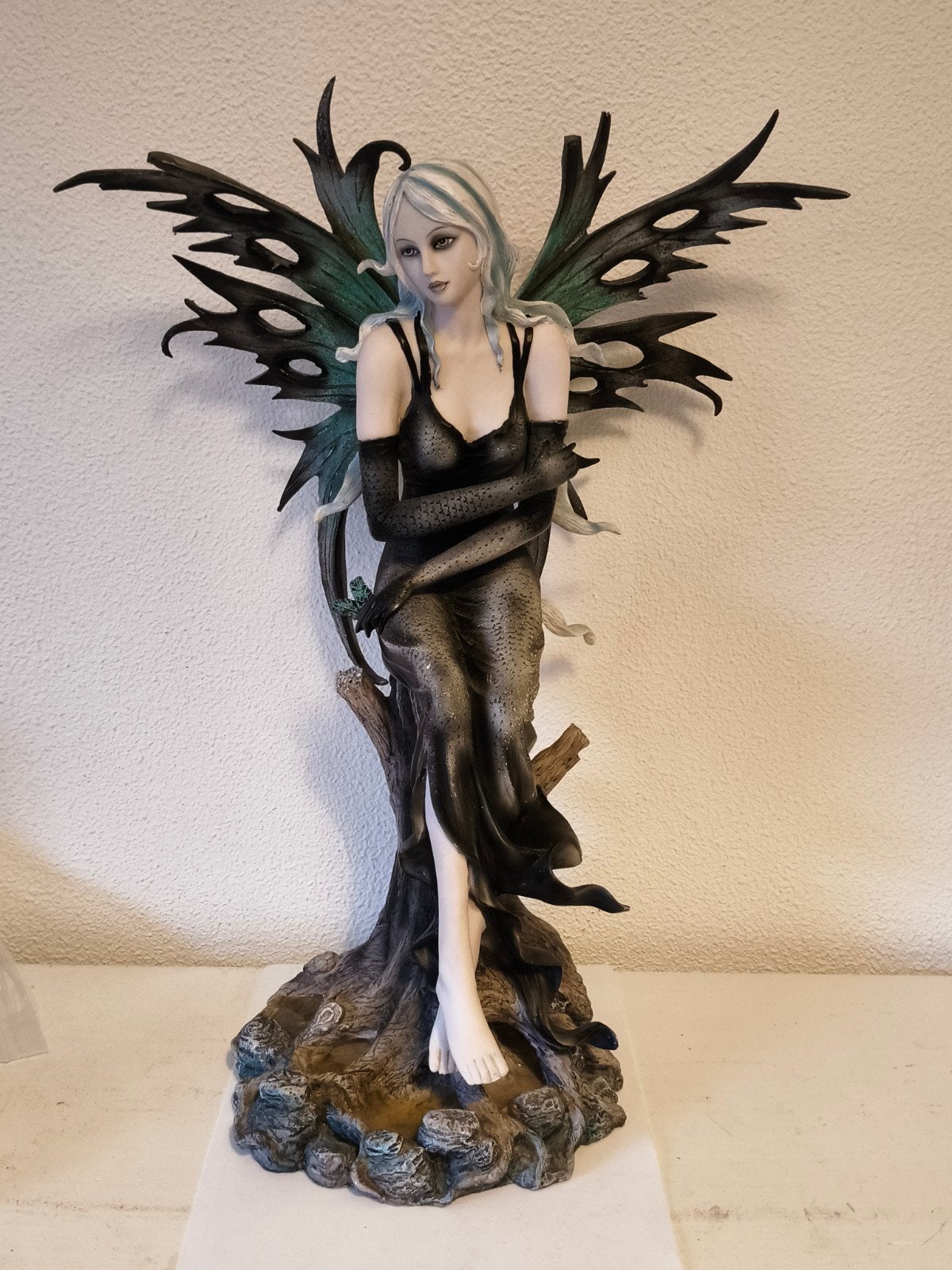 Fantasy Beeldje: Zittende Elf met Vlinder en Vleugels, Ophalen of Verzenden, Gebruikt, Fantasy