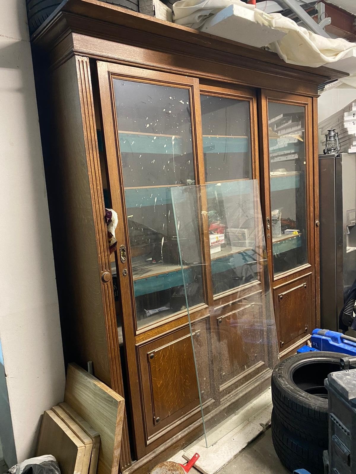 Eiken bibliotheekkast uit 1900 met 3 glazen schuifdeuren, Ophalen, Binnendeur, Glas, 120 cm of meer