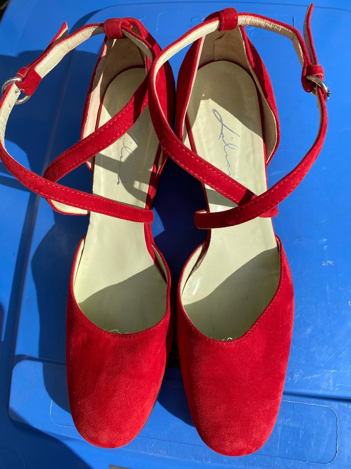 Rode suède sleehak pumps van Lilian maat 41. ZGAN, Pumps, Ophalen of Verzenden, Zo goed als nieuw, Rood