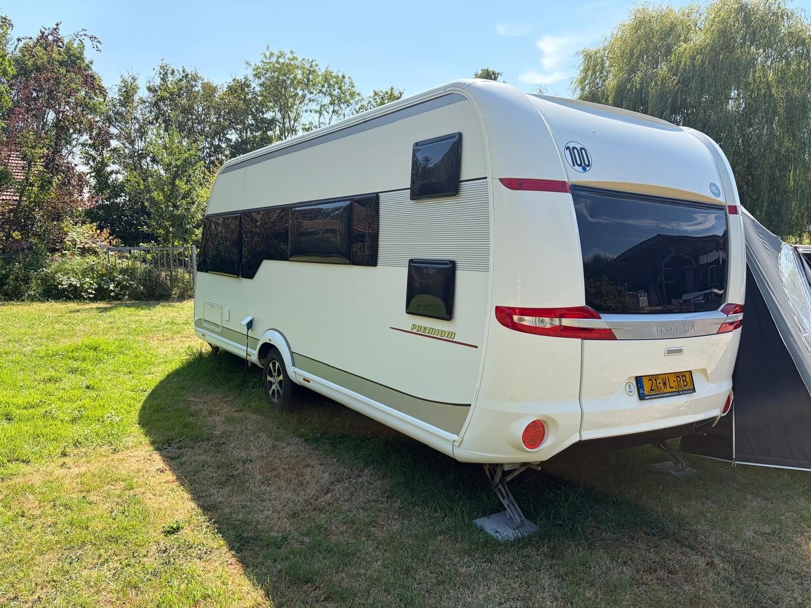 Hobby 540 KMFE - Luxe caravan met stapelbed en airco., Koelkast, Hobby, Treinzit, Particulier