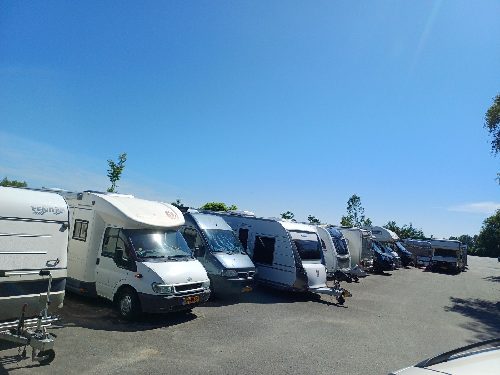 Camperstalling , caravanstalling , Foodtruck,trailerstalling