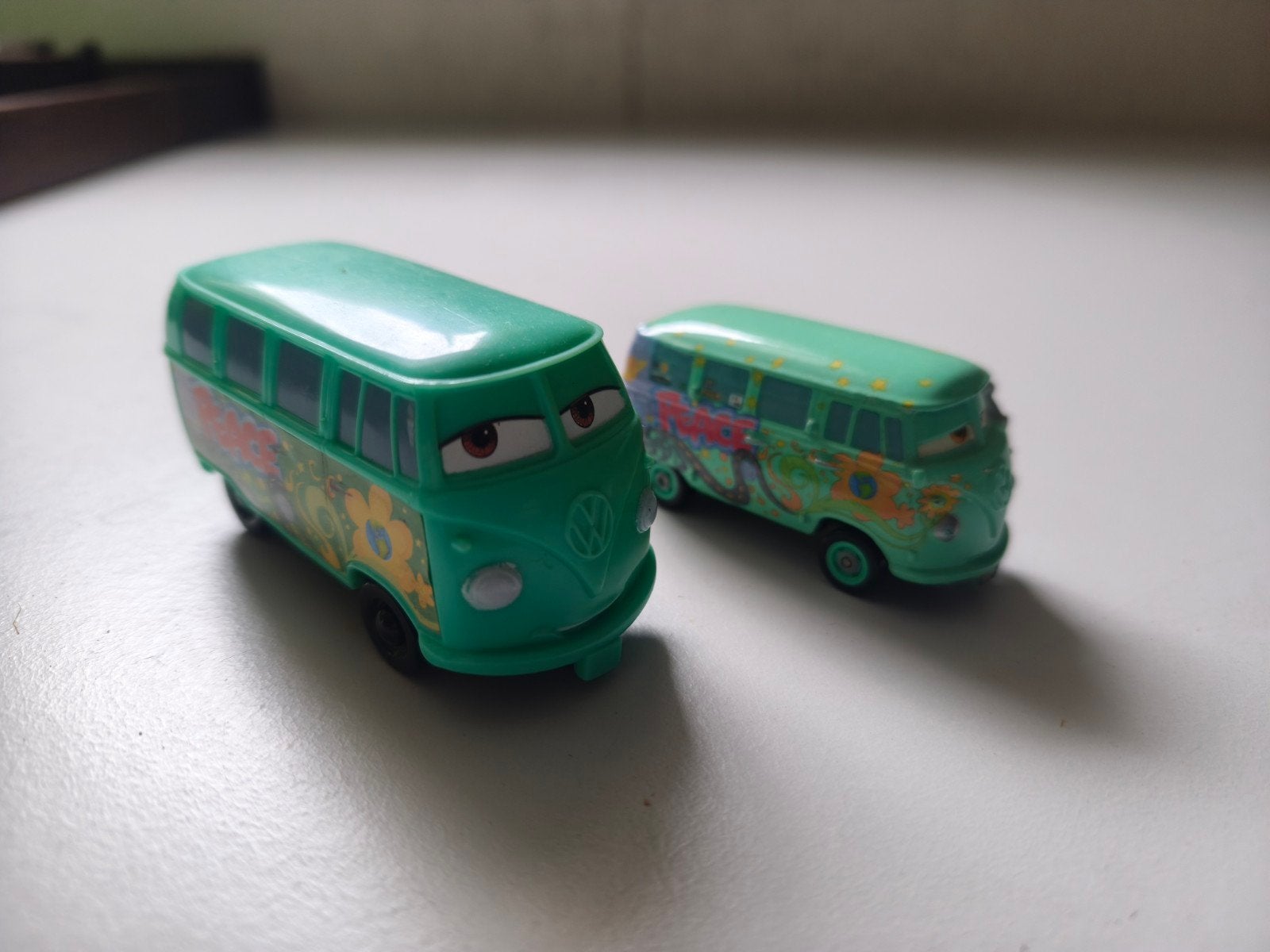 Twee Volkswagen Hippie Busjes - Cars Film Speelgoed, Ophalen of Verzenden, Gebruikt