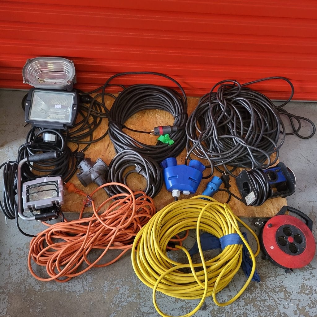 Partij bouwlampen verlengsnoeren en veiligheidsbrillen, Ophalen, Gebruikt, 50 tot 200 watt, Armatuur