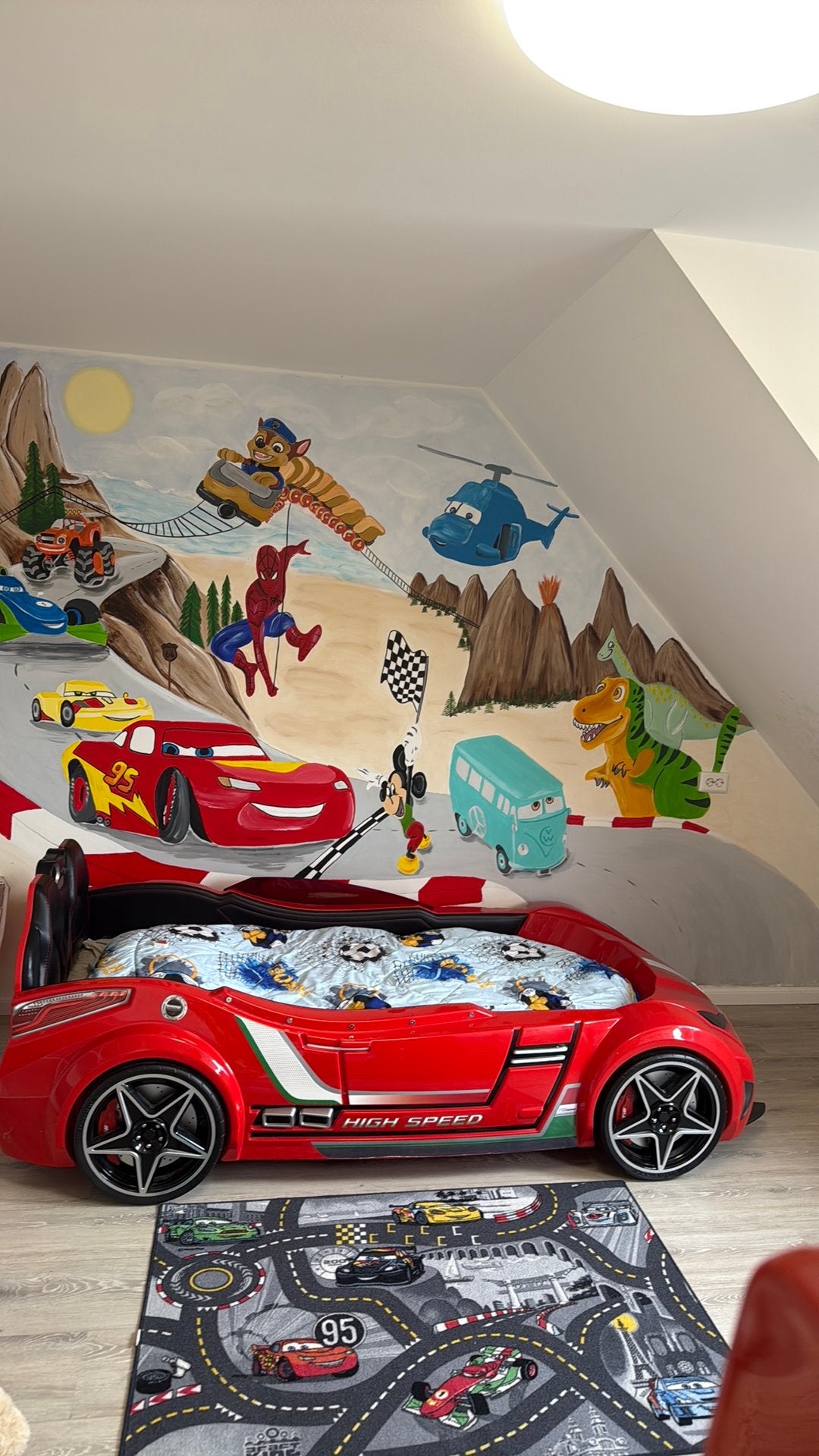 Foto 5 van Origineel Cilek raceauto kamer set in top staat!