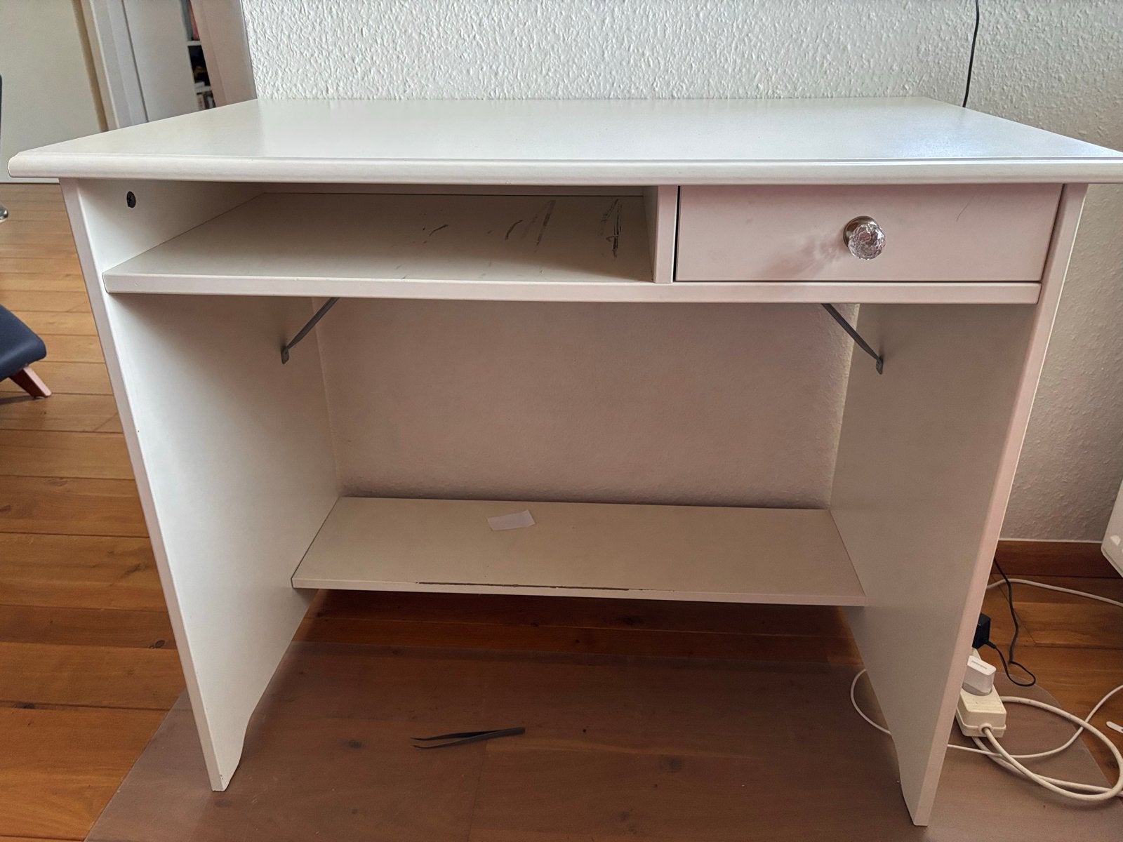 Wit bureau met lade en opbergruimte, Ophalen, Met lades, Gebruikt, Wit