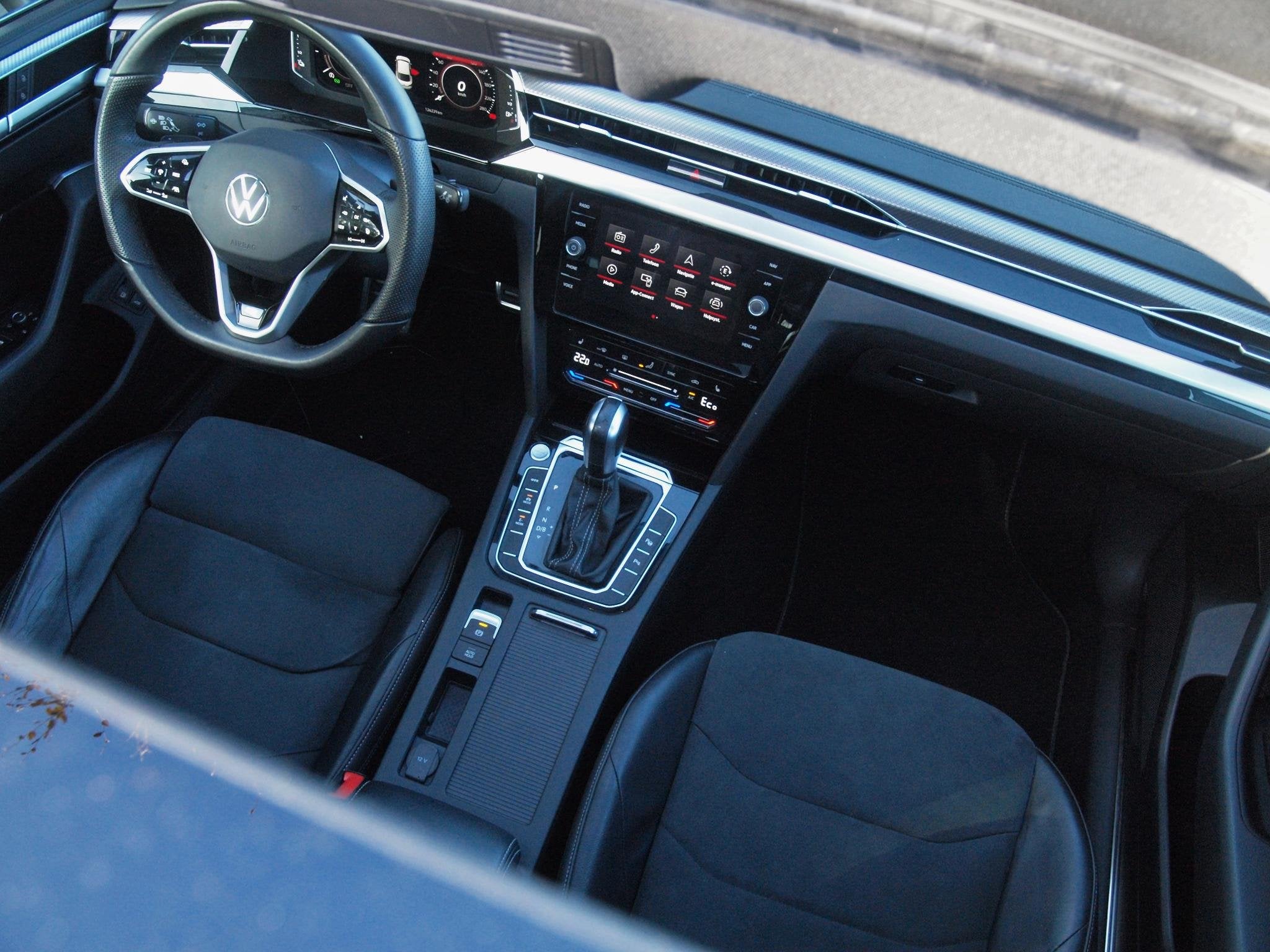 Volkswagen Arteon 1.4 TSI eHybrid R-Line Business+ | Panoram, Arteon, Gebruikt, 4 cilinders, Verblindingsvrij grootlicht