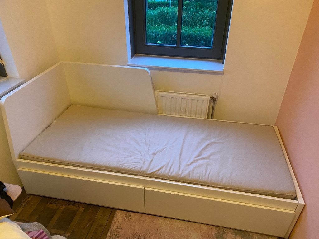 ikea bed €25, inclusief matras., Ophalen, 90 cm, Eenpersoons, Zo goed als nieuw