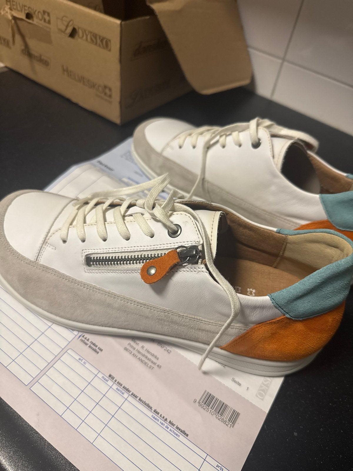 Helvesko Swiss herenschoenen wit/oranje/lichtblauw, nieuw, Kleding | Heren, Schoenen, Wit, Nieuw, Ophalen of Verzenden, Sneakers of Gympen