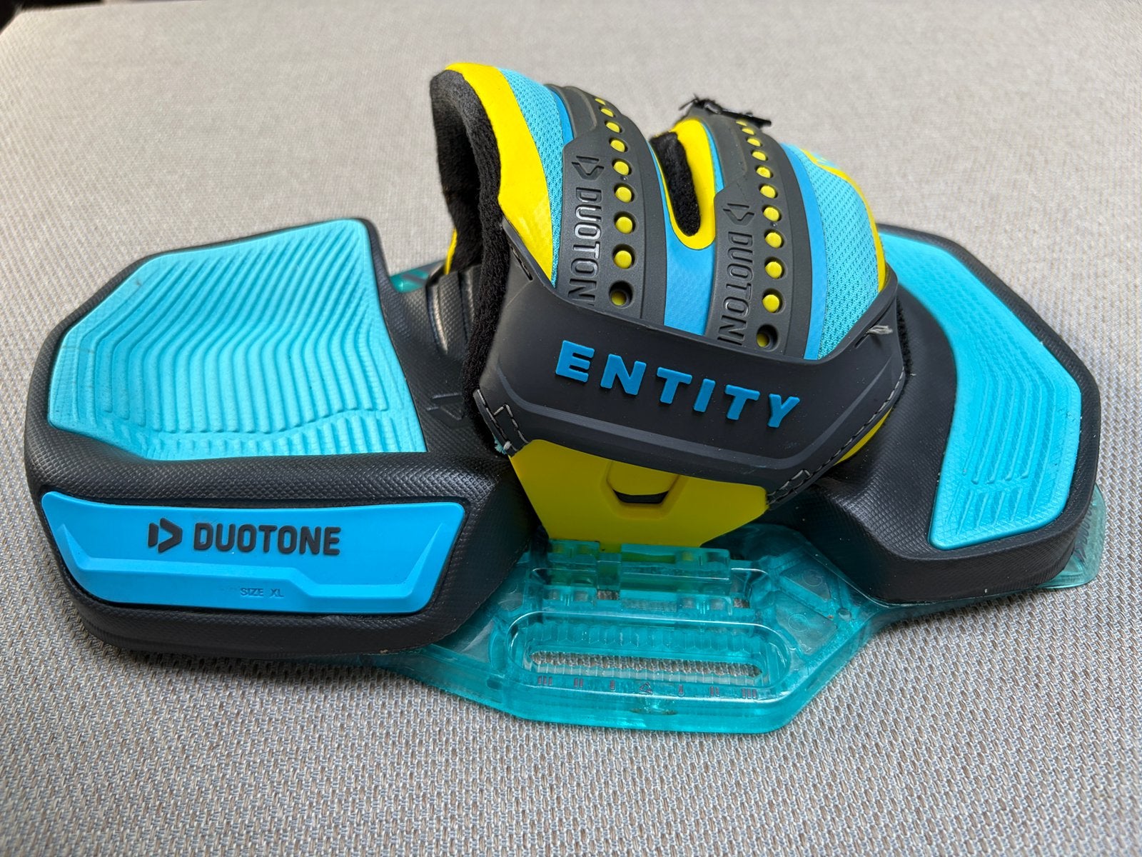 Duotone Entity binding (alleen rechts!), Watersport en Boten, Kitesurfen, Gebruikt, Binding, Geen board, Ophalen of Verzenden