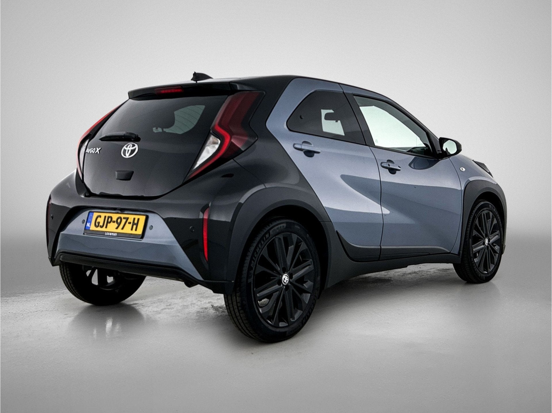 Toyota Aygo X 1.0 VVT-i S-CVT Premium (bj 2024, automaat), 12 maanden, Stof, Gebruikt, 4 stoelen