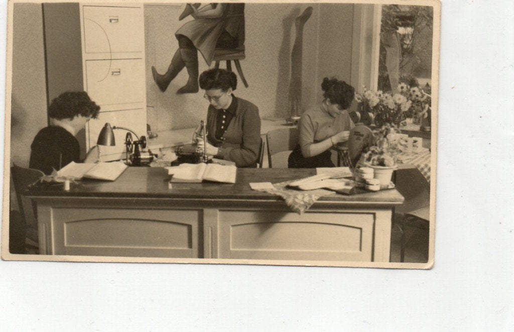 Mode Atelier Fotokaart uit de jaren 20, Verzenden, Zo goed als nieuw, Mode algemeen