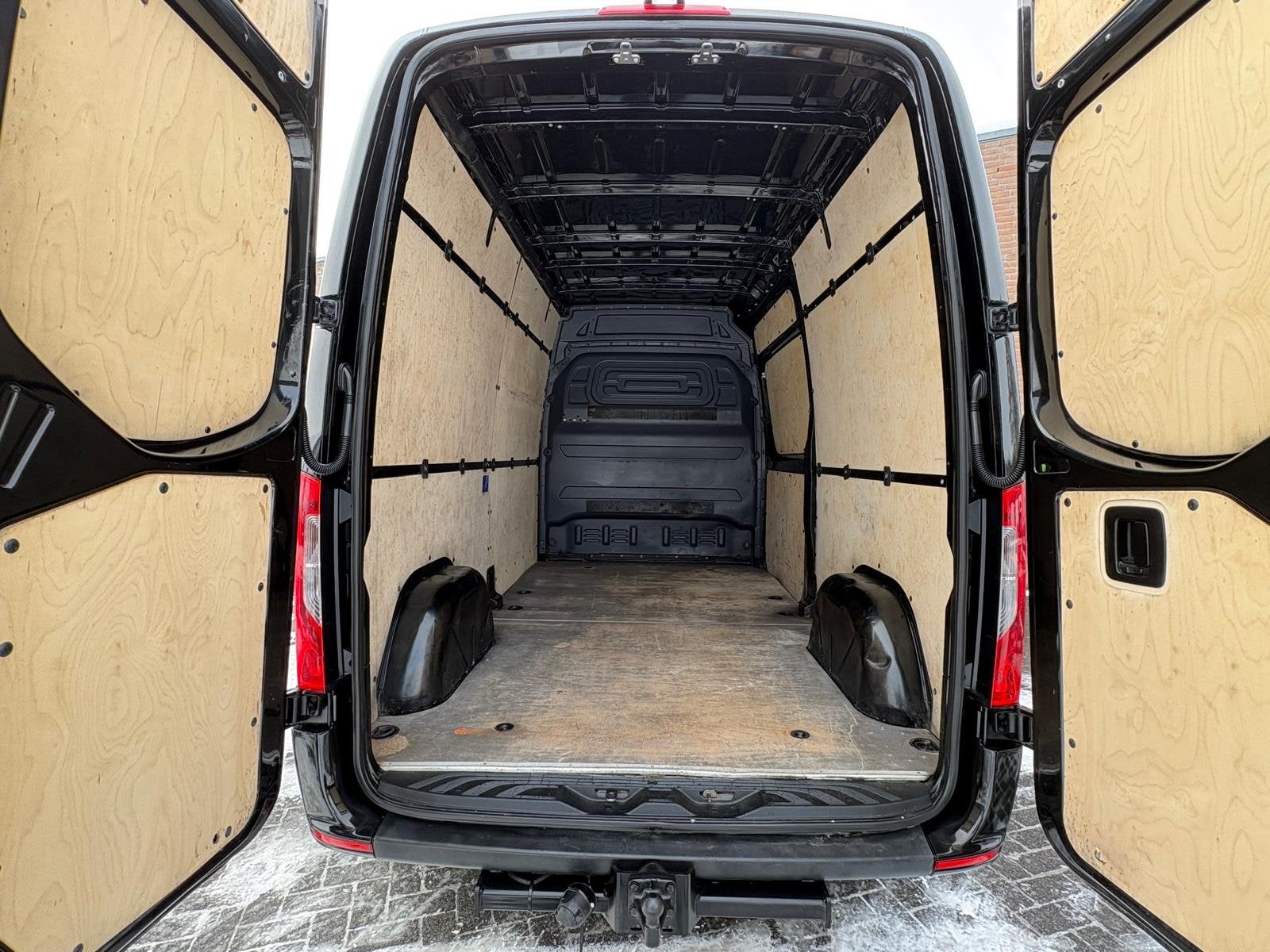 Mercedes-Benz Sprinter 211CDI L2H2 Carplay / M-bux / Camera, Voorwielaandrijving, Stof, Gebruikt, 4 cilinders