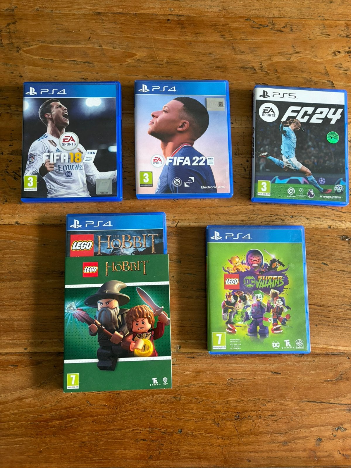 Ps4/5 games fifa 18, 22, 24 en lego hobbit en super villains, Spelcomputers en Games, Gebruikt, Ophalen of Verzenden, Sport, 3 spelers of meer