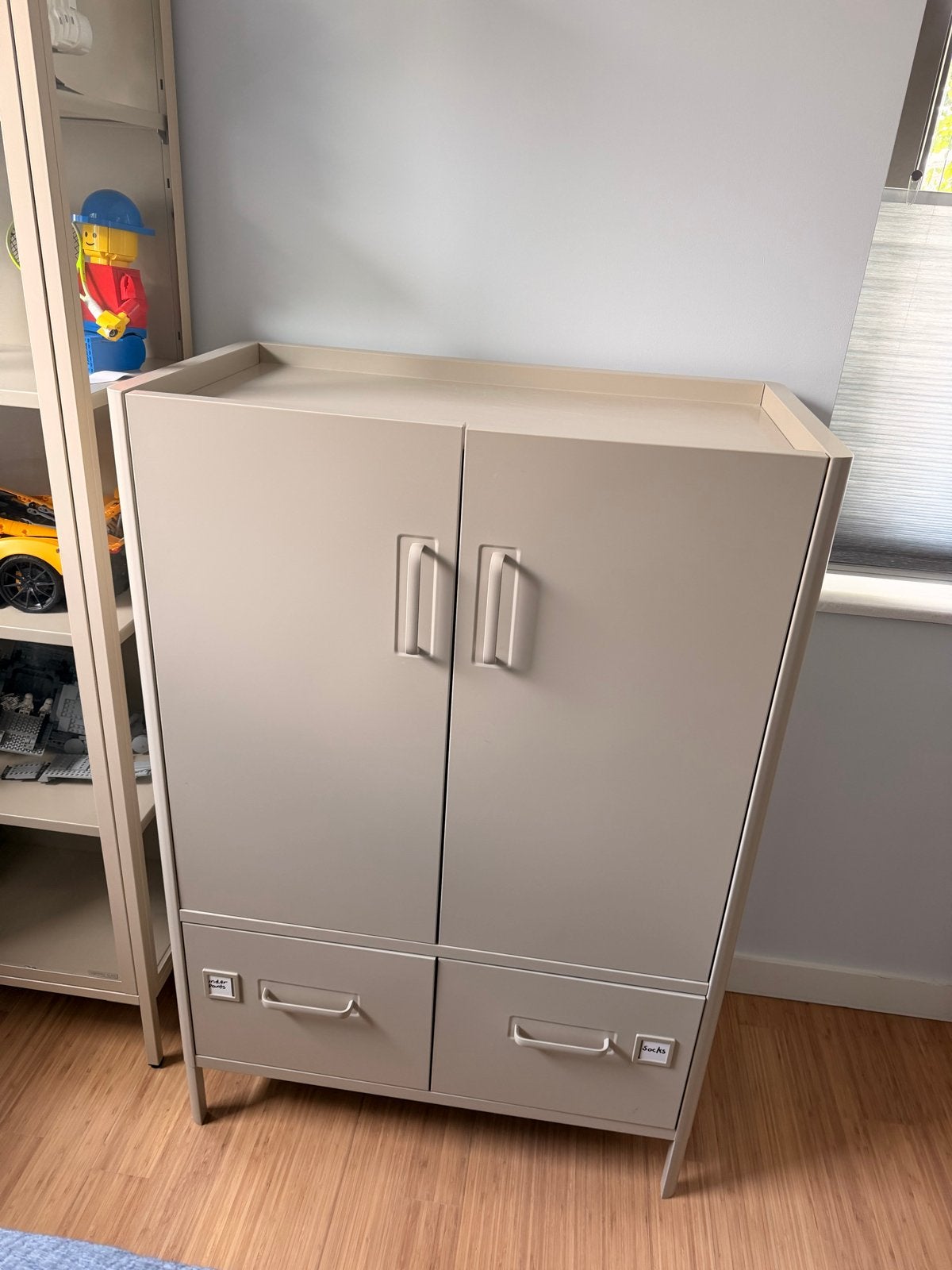 Halfhoge opbergkast taupe metaal met laden en planken, Huis en Inrichting, Ophalen, 100 tot 150 cm, 50 tot 100 cm, Zo goed als nieuw