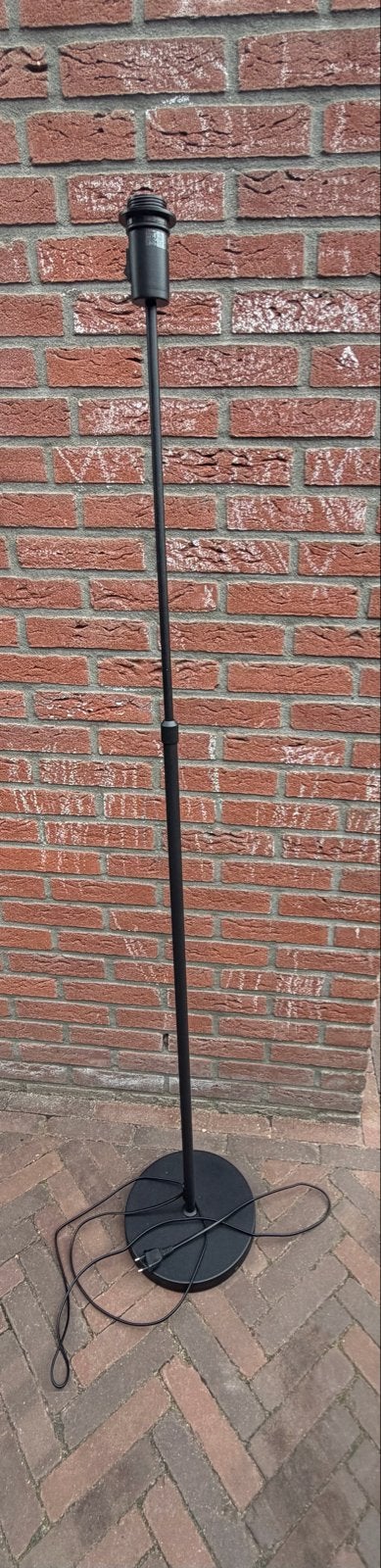 Verstelbare Zwarte Lampenvoet (104-150 cm), Gebruikt, 100 tot 150 cm, Metaal, E27 (groot)