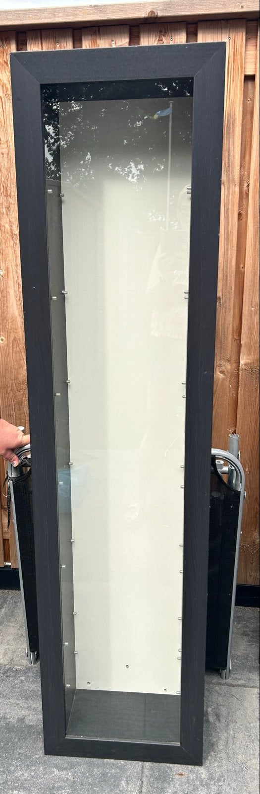 Zwarte vitrinekast met glasplaten, Ophalen, Minder dan 50 cm, Gebruikt, Glas