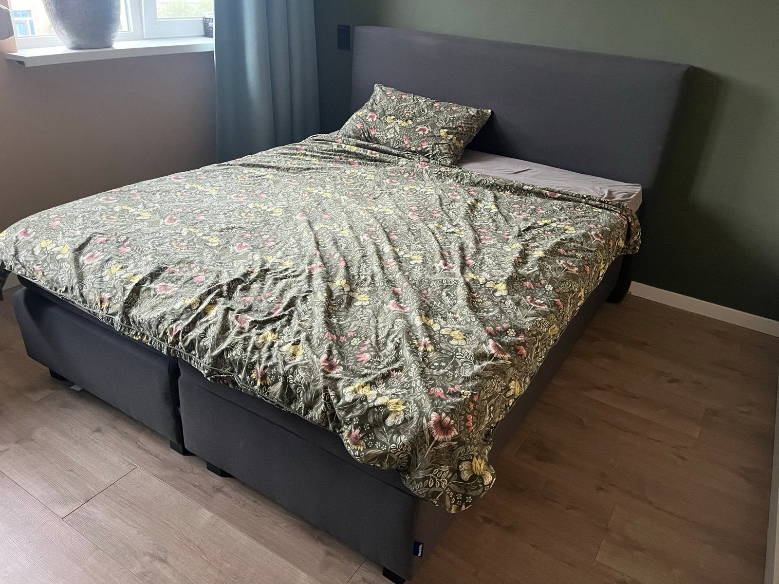 Tweepersoons Karlsson boxspring met topper en hoofdbord, Huis en Inrichting, Slaapkamer | Bedden, Ophalen, Gebruikt, Tweepersoons