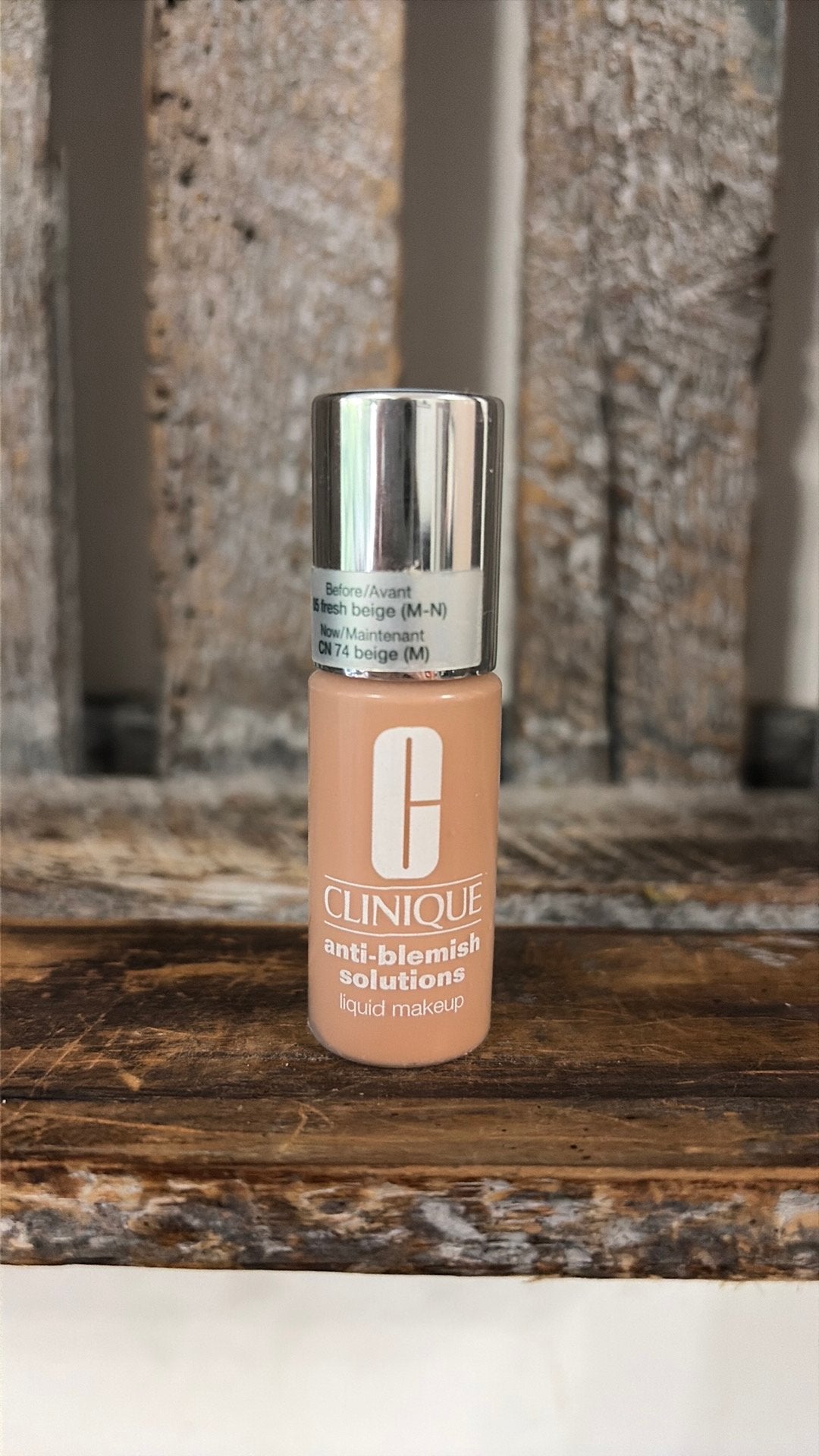 Clinique Anti Blemish Foundation CN74, Ophalen of Verzenden, Zo goed als nieuw, Beige, Gehele gezicht