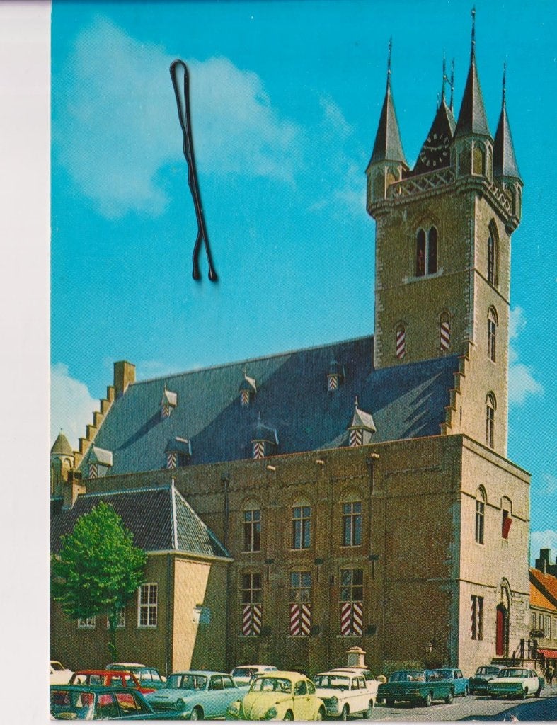Sluis, Stadhuis met auto's Vauxhall Victor , Ford Corina MK1, Ophalen of Verzenden, 1960 tot 1980, Ongelopen, Zeeland