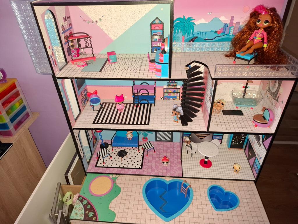 Lol surprise poppenhuis, Kinderen en Baby's, Speelgoed | Poppenhuizen, Ophalen, Zo goed als nieuw, Poppenhuis