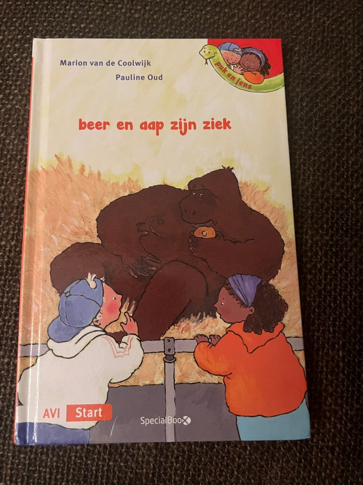 Beer en Aap zijn ziek - Marion van de Coolwijk, Ophalen of Verzenden, Fictie algemeen