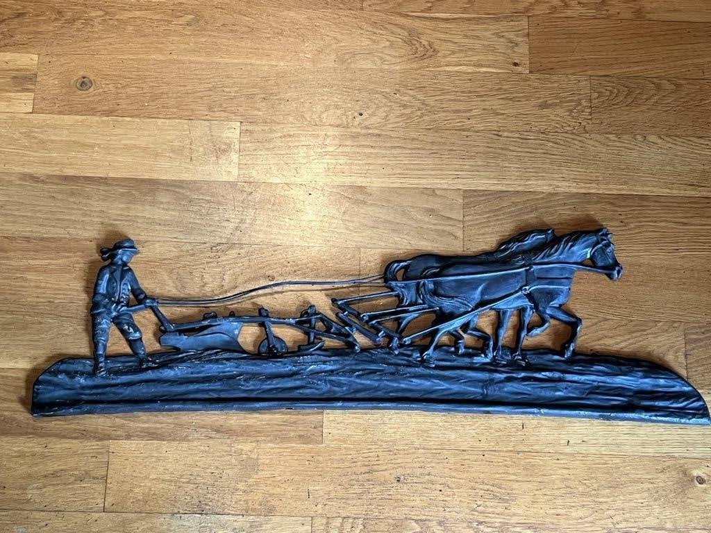 Gietijzeren wandreliëf boer met paard en ploeg, Ophalen, Gebruikt