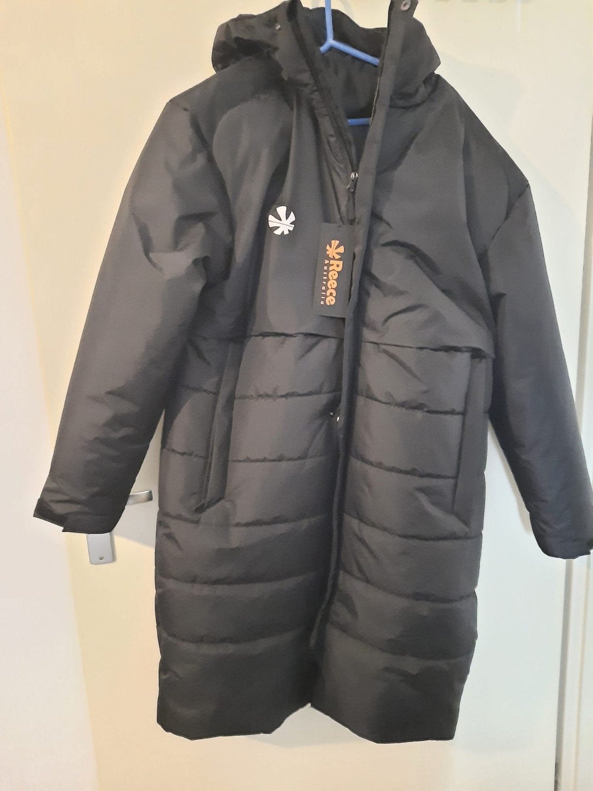 Reece Australia Tumby Long Coach Jacket - Nieuw met kaartjes, Ophalen, Zwart, Maat 42/44 (L), Reece Australia