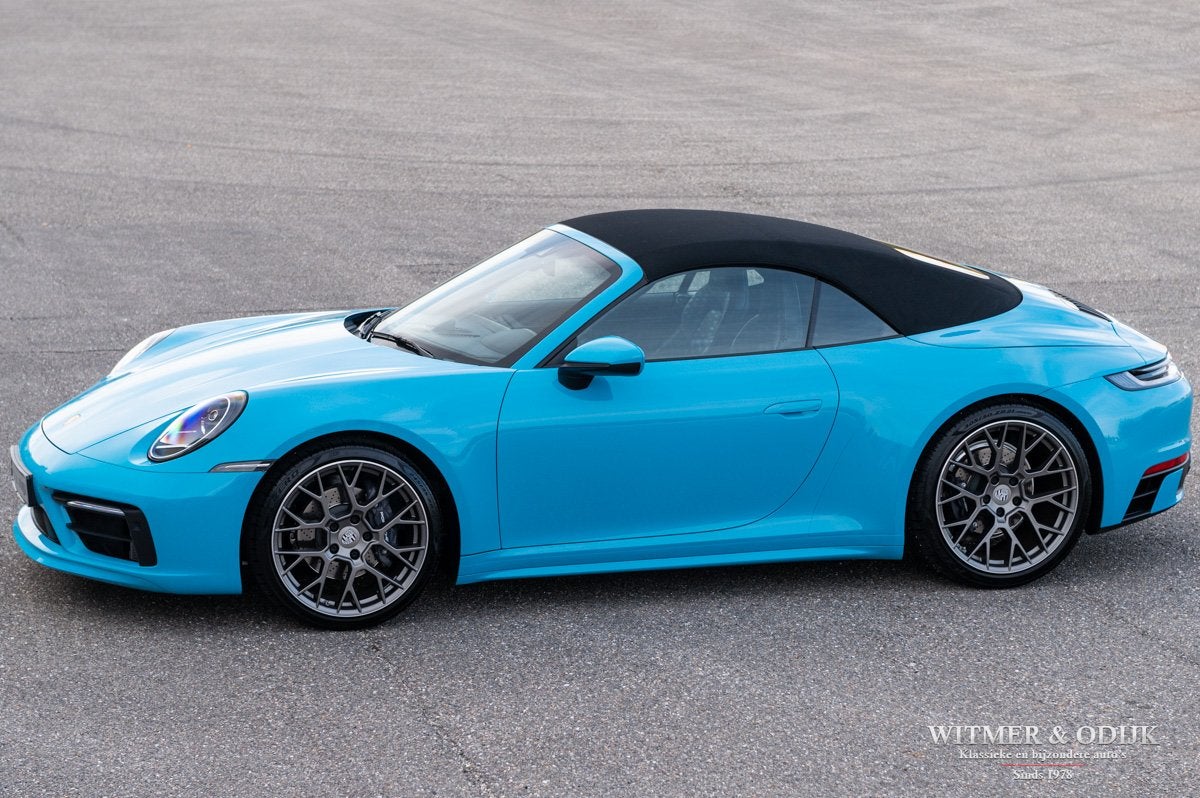 Porsche 911 Cabrio 3.0 Carrera Miami Blue (bj 2020), Automaat, Dealer onderhouden, Achterwielaandrijving, Gebruikt