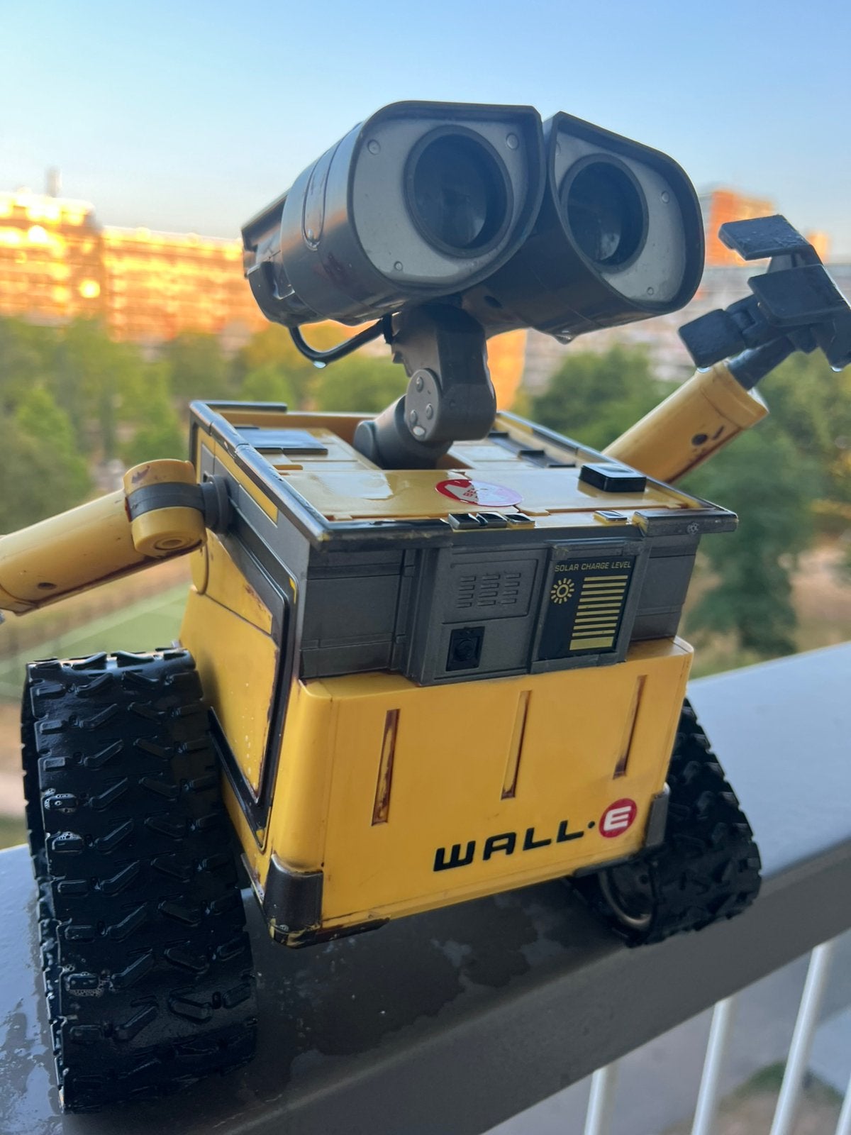 Disney Pixar’s Wall-e Robot / 20.3 X 27.9 X 34.9 Centimeters, Verzenden, Zo goed als nieuw