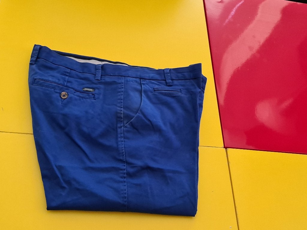 Nieuw McGregor broek met mooie blauwe kleur amat 34/34, Kleding | Heren, Broeken en Pantalons, Nieuw, Verzenden, McGregor, Maat 48/50 (M)