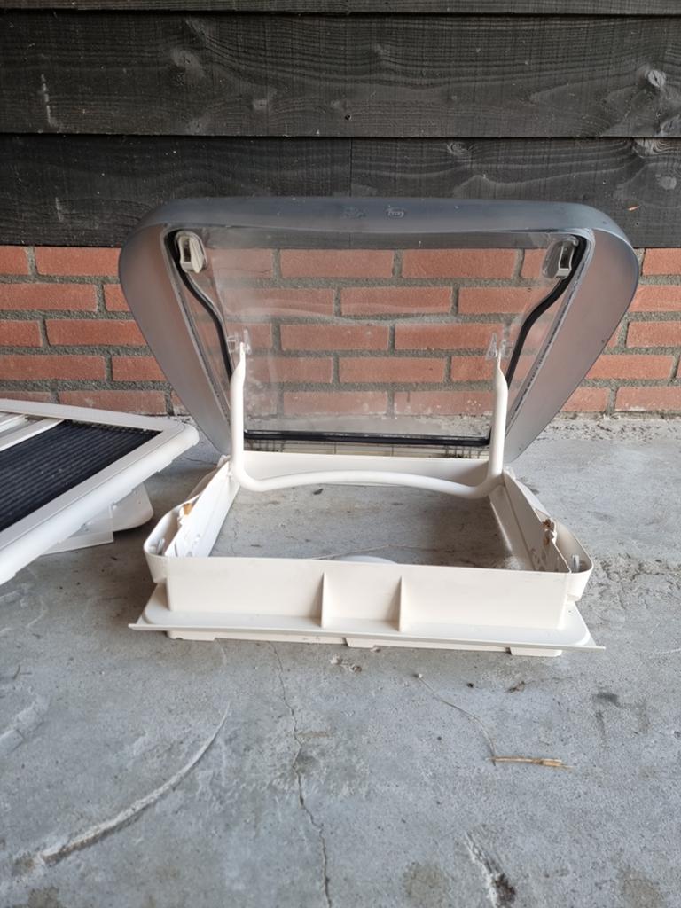 DAKLUIK 40X40 HEKI DOMETIC KOMPLEET IN ZEER GOEDE STAAT, Ophalen