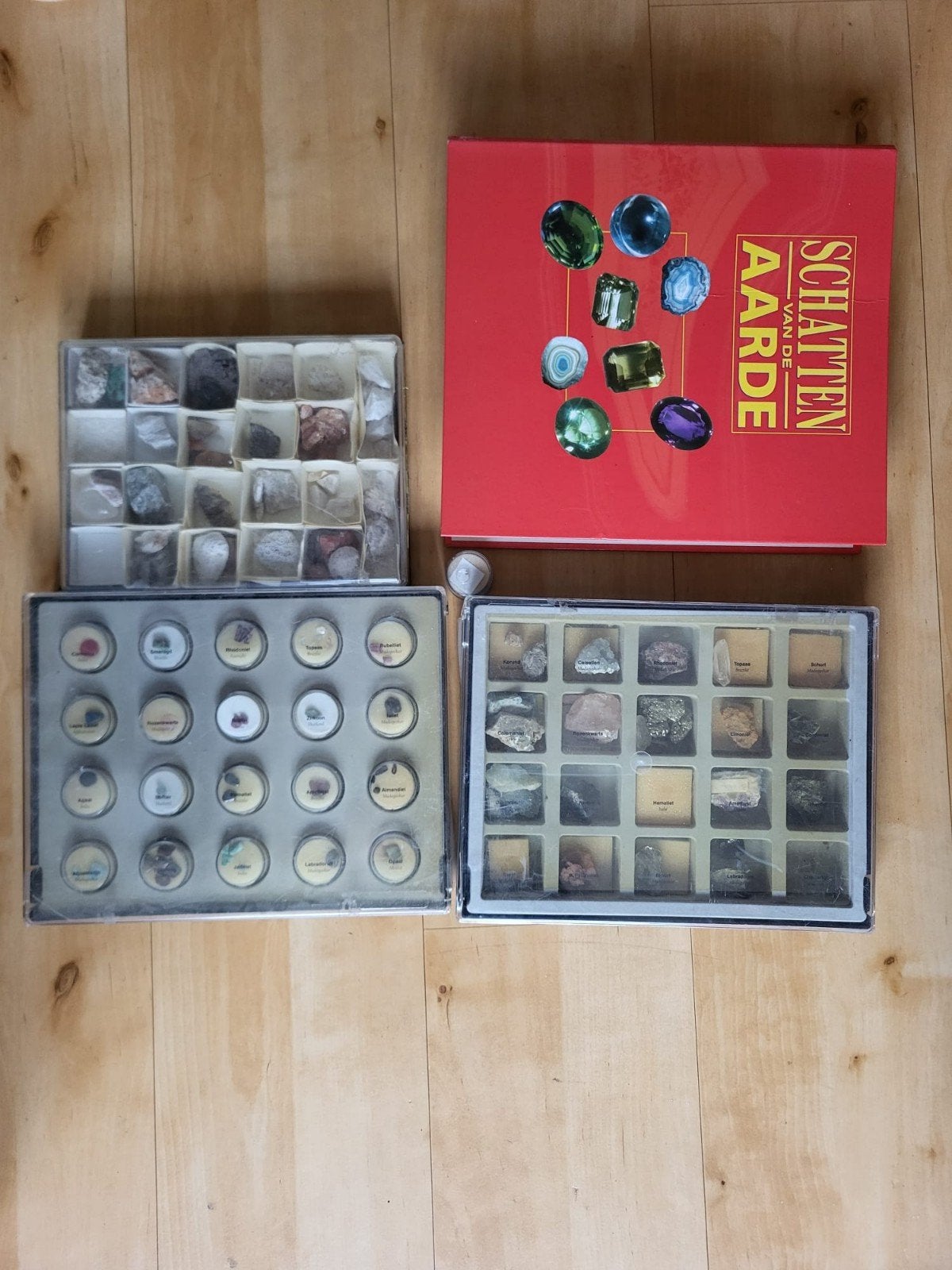 Schatten v.d. Aarde: Complete Mineralen- en Fossielencollec, Ophalen of Verzenden
