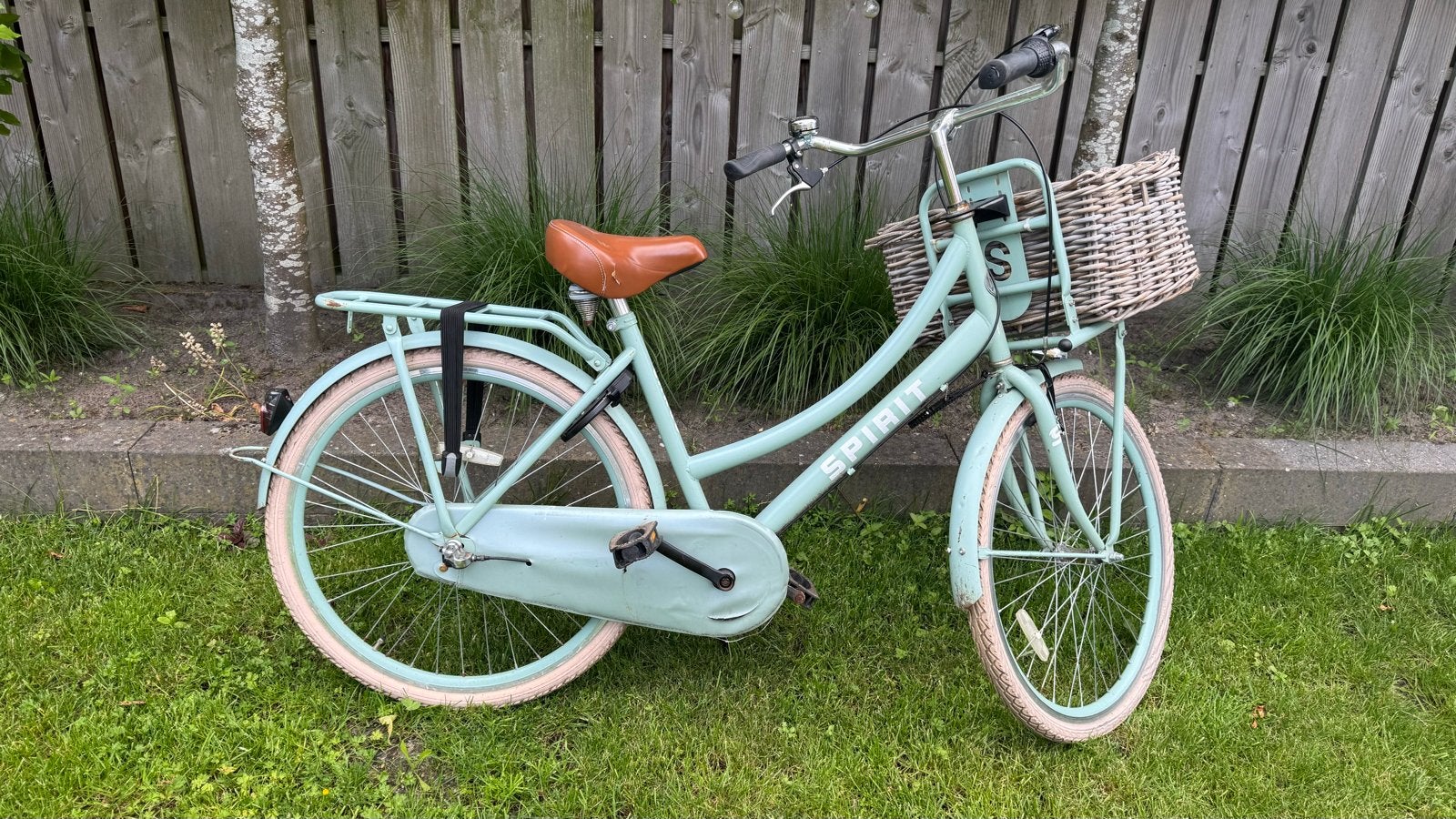 Spirit fiets 26 inch met versnellingen en mand, Fietsen en Brommers, Fietsen | Meisjes, Gebruikt, Velgrem, Handrem, Ophalen