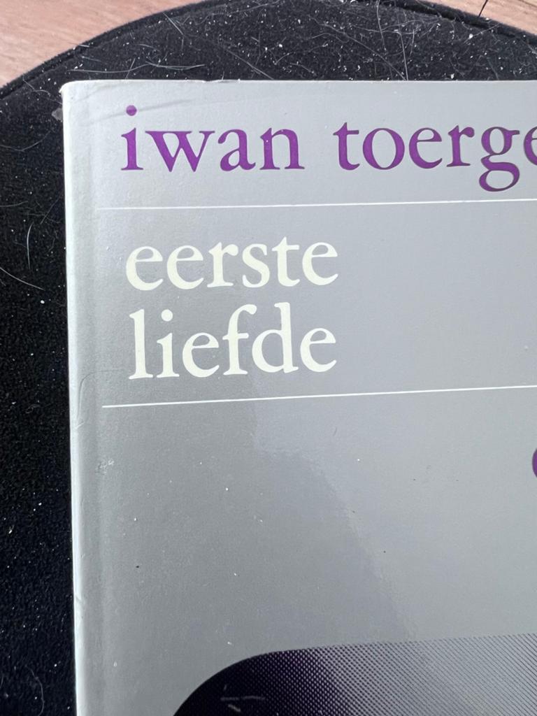 Iwan Toergenjew - Eerste Liefde (Contact), Boeken, Ophalen of Verzenden, Gelezen, Europa overig