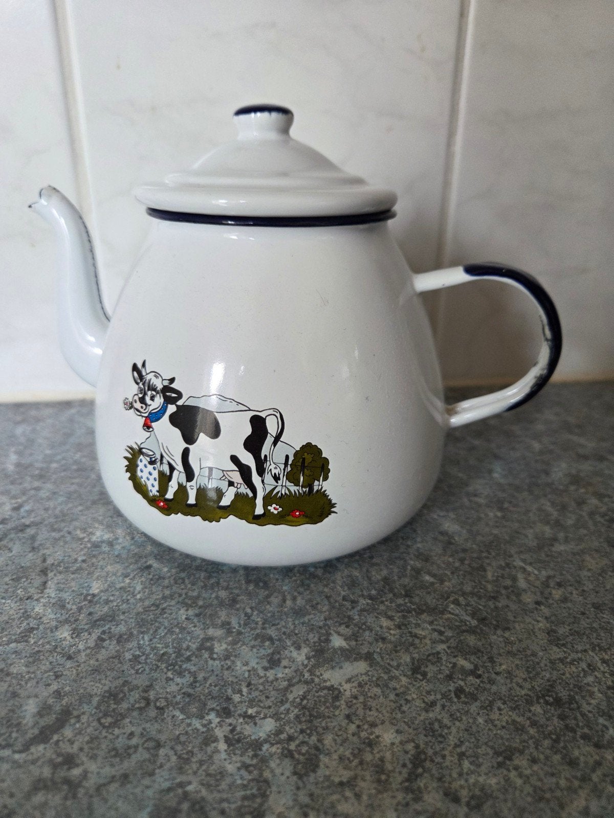 Theepot emaille met een voorstelling van een koe. Hoogte 16, Ophalen of Verzenden