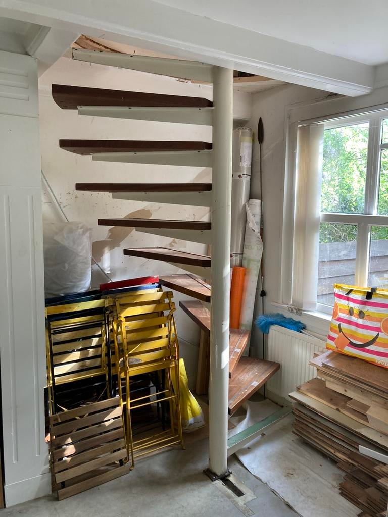 Stalen wenteltrap linksdraaiend, Doe-het-zelf en Verbouw, Ladders en Trappen, Ophalen, Gebruikt, Trap, 2 tot 4 meter