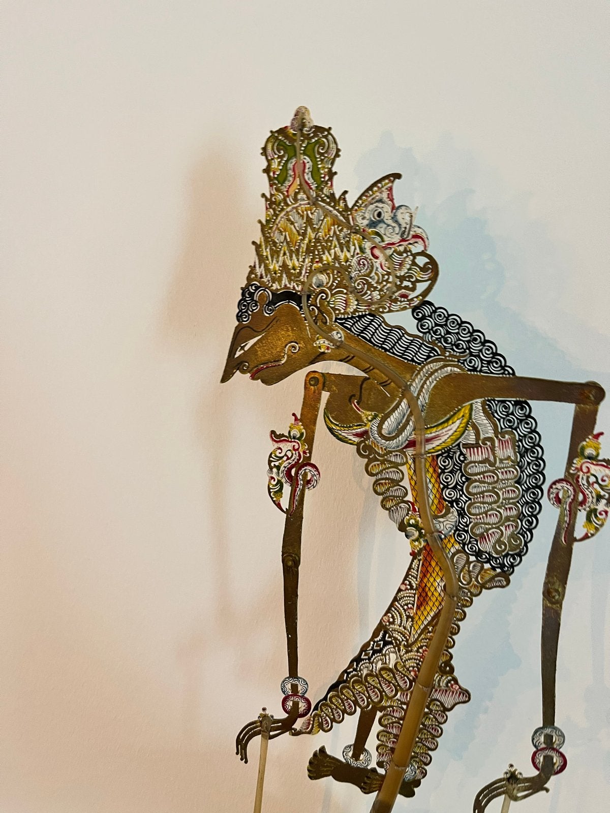 Antieke Wayang Kulit Pop uit Indonesië - Handgemaakt, Antiek en Kunst, Kunst | Niet-Westerse kunst, Pop, Indonesië, Natuurlijk materiaal