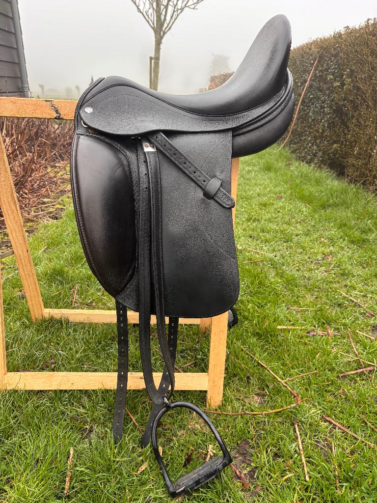 Schutte Legend Mono 17,5 inch Compleet+extra’s, Dieren en Toebehoren, Paarden en Pony's | Zadels, Ophalen of Verzenden, Zo goed als nieuw
