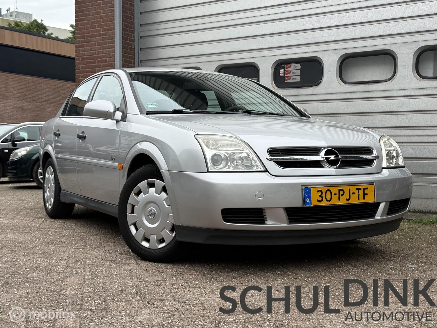 Opel Vectra 2.2-16V Essentia AUTOMAAT|TREKHAAK|CRUISE CONTRO, Gebruikt, 4 cilinders, 715 kg, Vectra